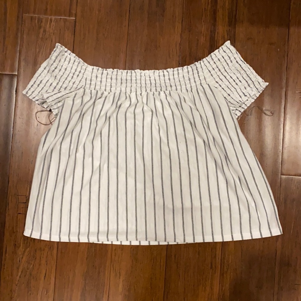 American Eagle Off the shoulder cropped shirt.